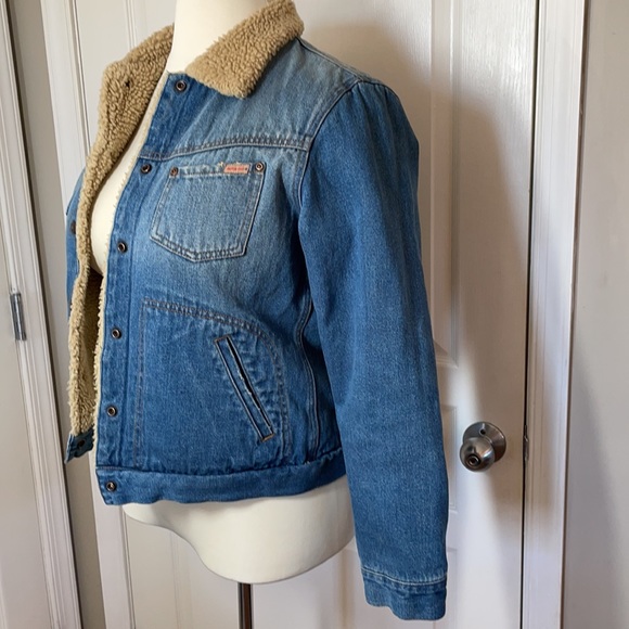 American Eagle Outfitters Jackets & Blazers - HP ❄️AMERICAN EAGLE OUTFITTERS SHERPA LINED DENIM COAT🥶💜
